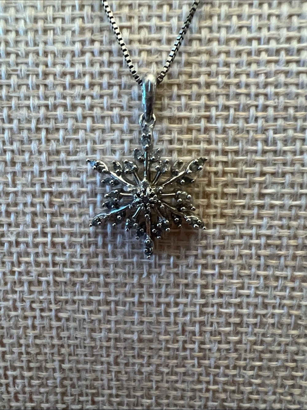 Sterling Silver Diamond chips snowflake Pendant Necklace -Women Jewelry